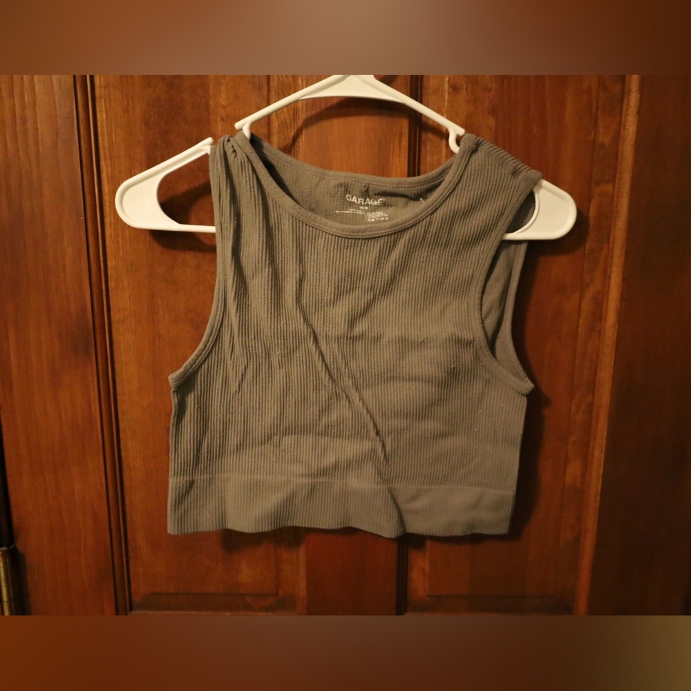 Garage ribbed seamless cropped tank top. Dusty purple color size medium.